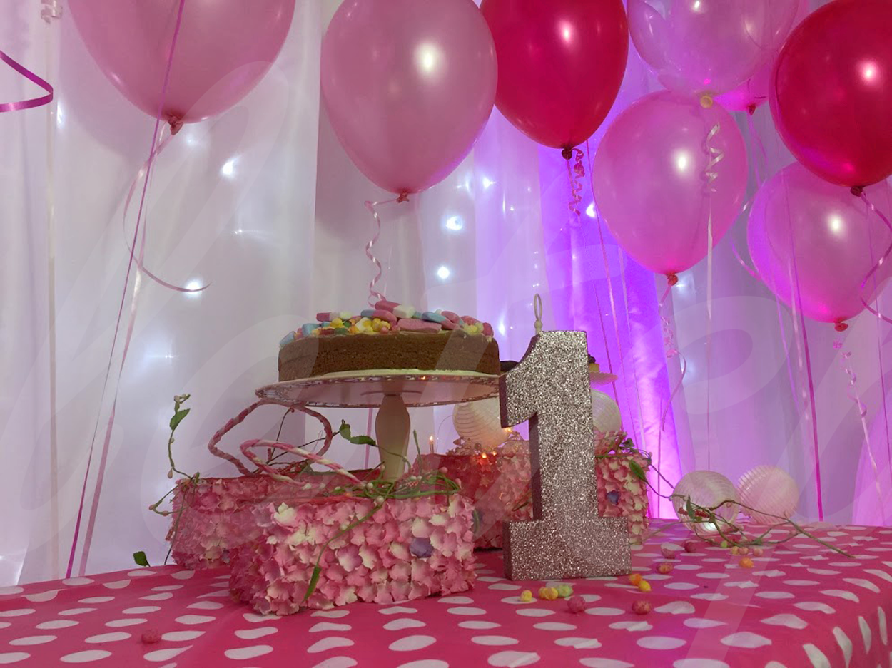 first-birthday-girls-cake-table-decoration