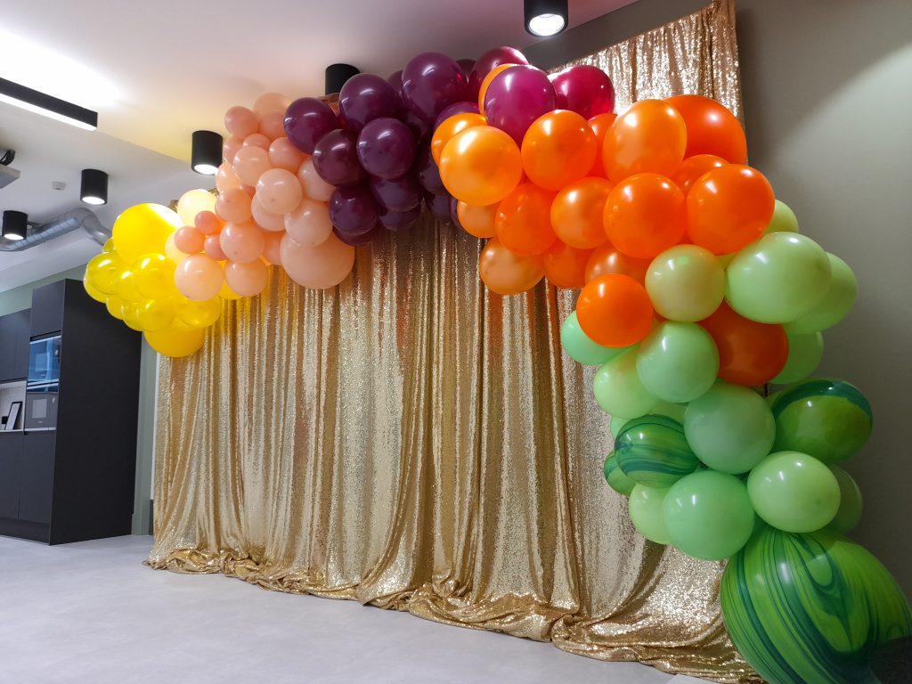 Balloon-Sequin-Wall-Decoration